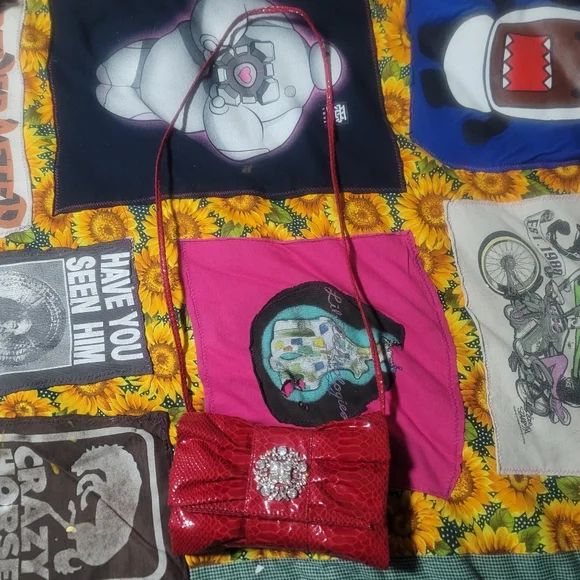 IMAN Global Chic Ruby Red Snake Skin Clutch - Picture 6 of 7